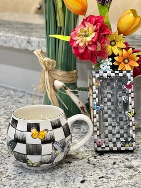 Courtly Check Butterfly Mug and Manicure Set